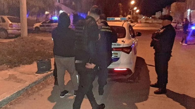 Trelew: un hombre le amputó varios dedos con un machete al delincuente que entró a robarle a su casa
