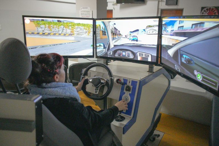 Experiencia innovadora: simulador de manejo para quiénes tramiten su primera licencia de conducir