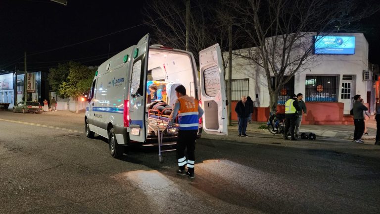 Una motociclista fue traslada por el SEM tras un choque en el barrio Talleres