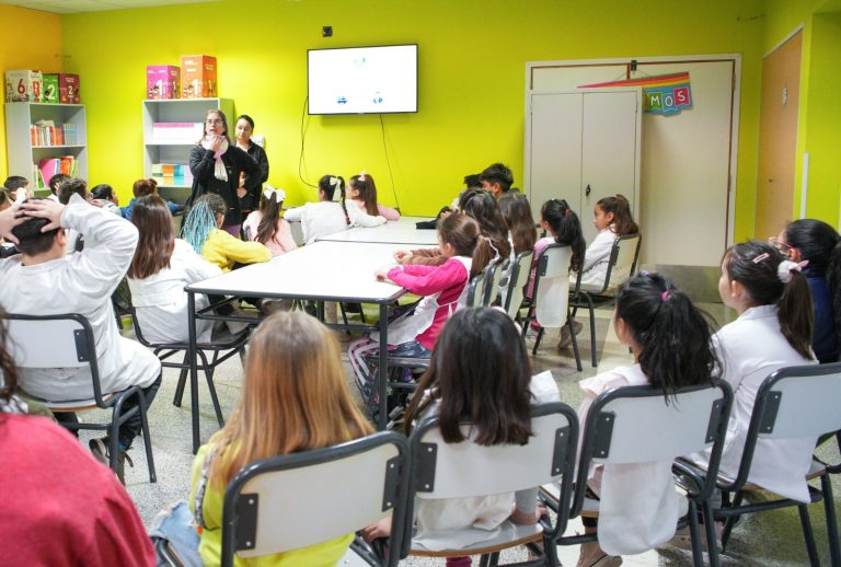 Alumnos de la Escuela 263 recibieron charlas de tenencia responsable de mascotas y de educación vial