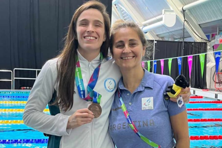 Anita Pellitero irrumpió entre las nadadoras chinas y se subió a su primer podio en el Mundial de Manchester