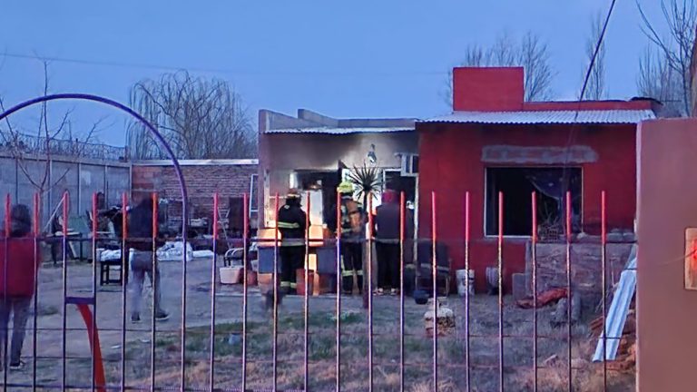 Principio de incendio en una vivienda en barrio Empleados de Comercio