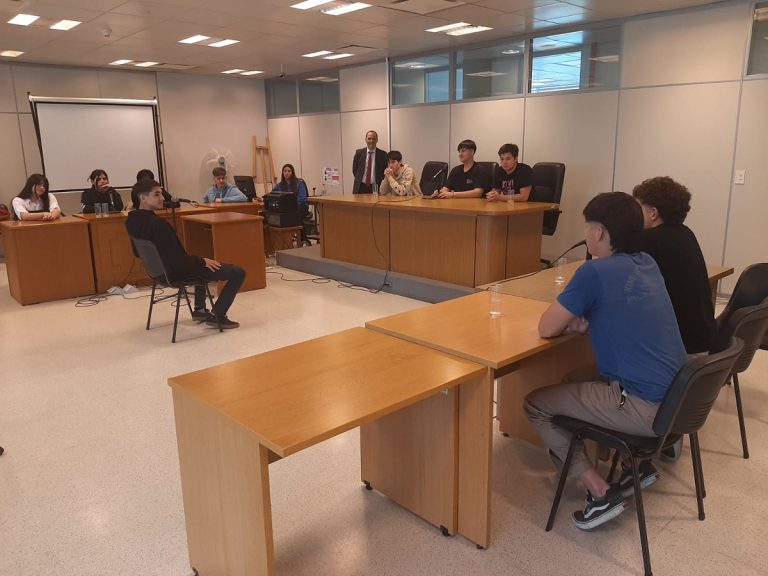 Estudiantes organizaron un simulacro de juicio imprevisto durante un nuevo “Educación+Justicia”