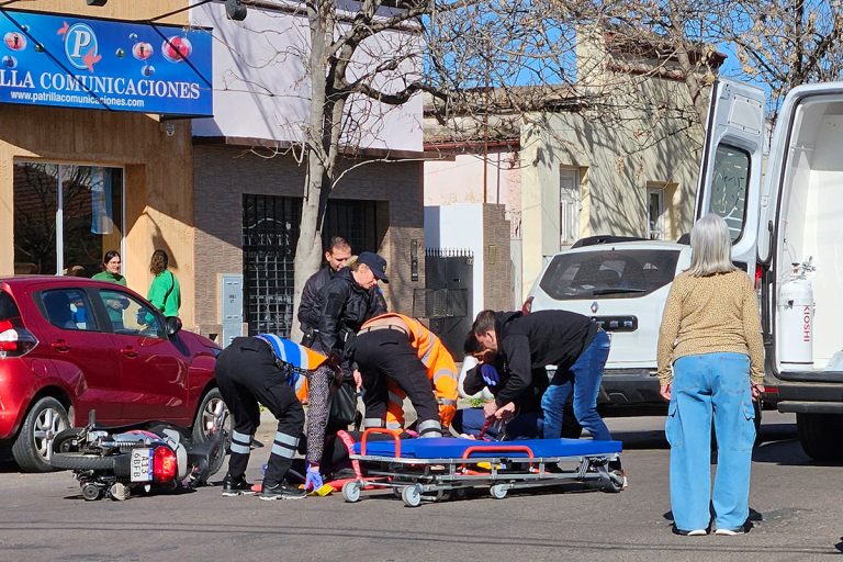 Siniestro vial en la intersección de las calles 13 y 12: mujer de 36 años hospitalizada