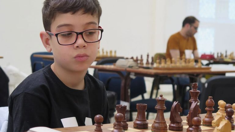 Nuevo hito de Faustino Oro, el ajedrecista argentino de 9 años que superó el récord de Bobby Fischer