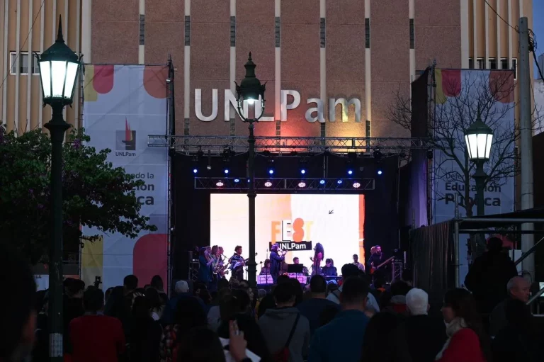 La Universidad Nacional de La Pampa celebra su 65° aniversario con un vibrante festival cultural