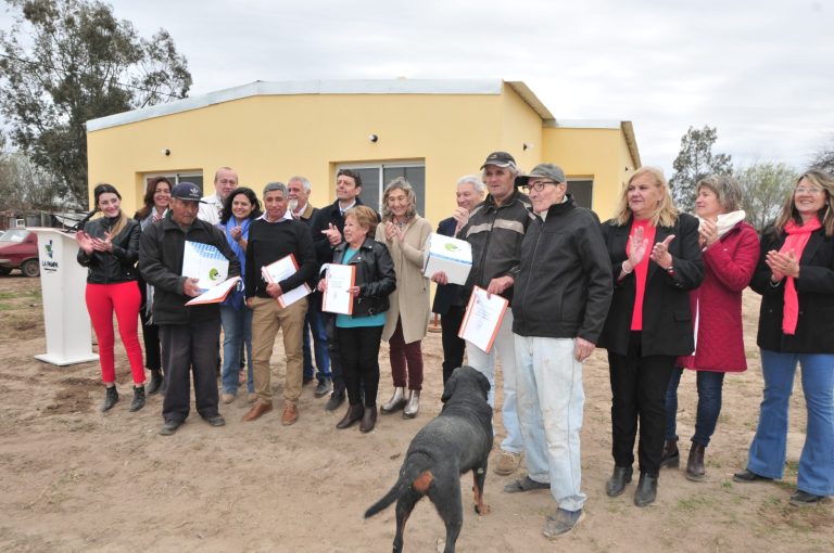 Metileo: inauguraron panadería municipal y entregaron departamentos para personas mayores