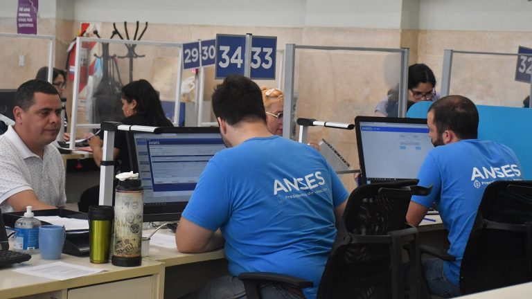 El Gobierno les pagará un bono extraordinario de $20.000 a los desempleados