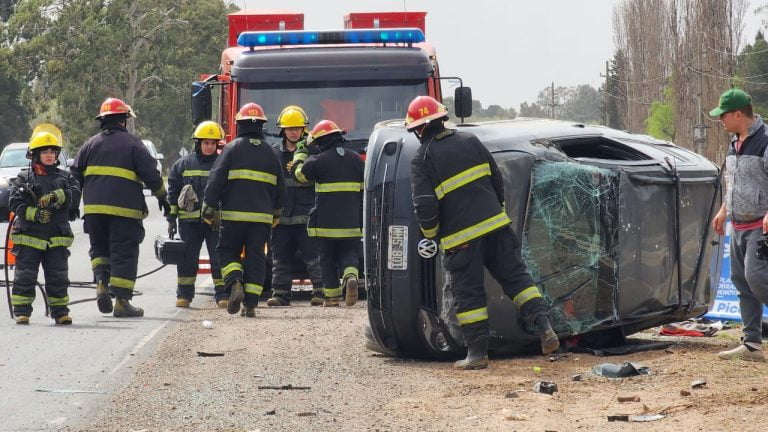 General Pico: vuelco en la zona de obras de la doble vía frente al predio de la Asociación Italiana