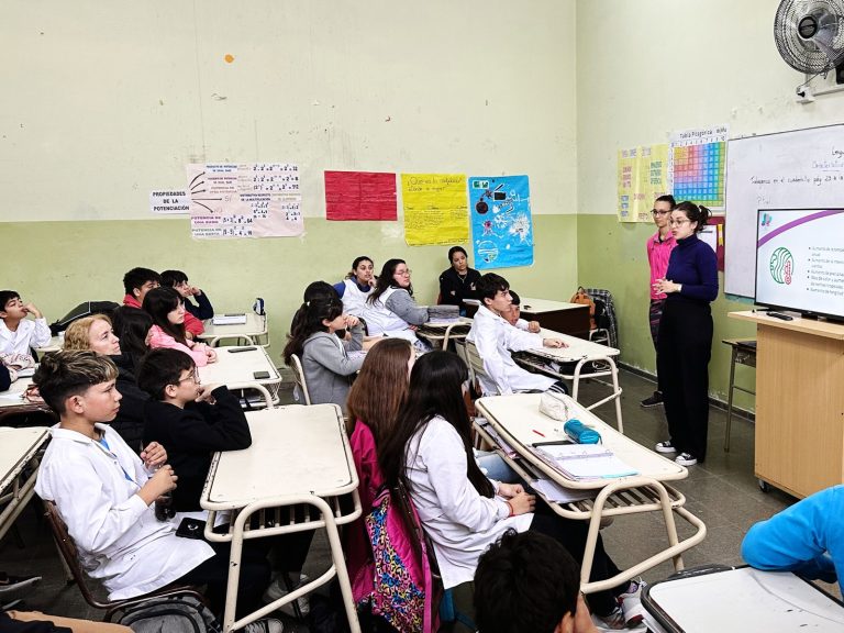 Alumnos del Colegio Chapeaurouge recibieron charla sobre cambio climático: invitan a otras instituciones educativas a sumarse