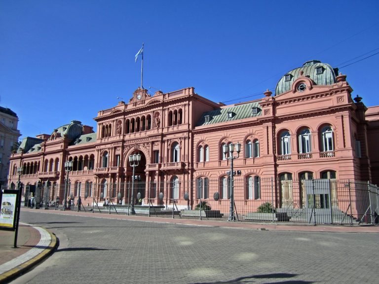 Auge insostenible: El empleo público en Argentina alcanza récord histórico en medio de la alta inflación