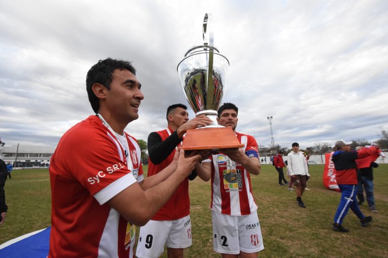 Galería de Fotos | La tarde histórica del Costa Brava tricampeón de la Liga Pampeana por primera vez