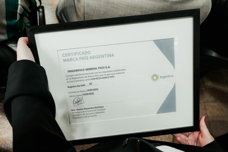 Frigorífico Pico y Ohra Pampa, primer frigorífico pampeano en recibir la distinción “Marca País”, por su labor para que la carne sea orgullo nacional e internacional