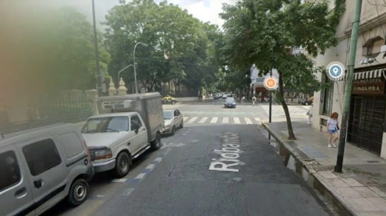 Recoleta: murió una jubilada de 87 años tras tropezar con un pozo en la vereda, a metros de avenida Córdoba