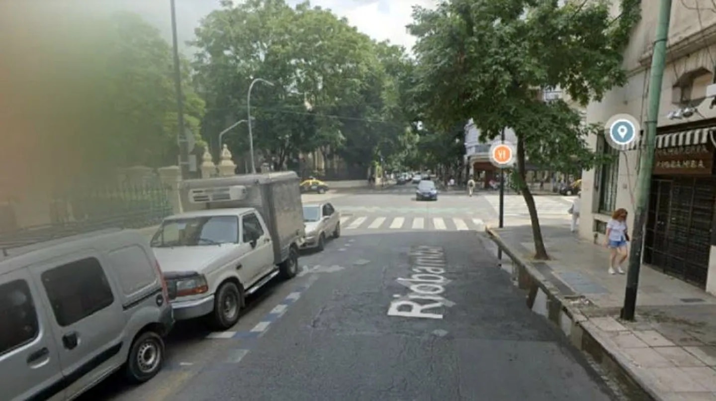 Recoleta: murió una jubilada de 87 años tras tropezar con un pozo en la vereda, a metros de avenida Córdoba