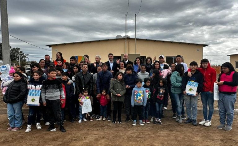 Diez familias de Intendente Alvear recibieron sus viviendas del Plan “Mi Casa 1”