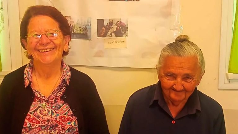 Son de Córdoba, tienen 83 y 79 años y están aprendiendo a leer y escribir: “Nos gusta la escuela, vendremos hasta que Dios nos lleve”