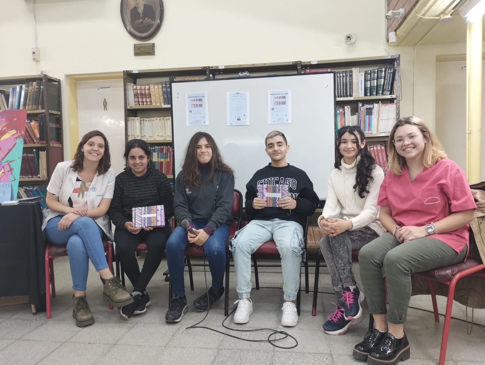 De una dificultad, hacer una posibilidad: psicopedagogas del Centro de Salud Brown, junto a adolescentes, presentaron un libro escrito, diseñado y publicado por ellos mismos