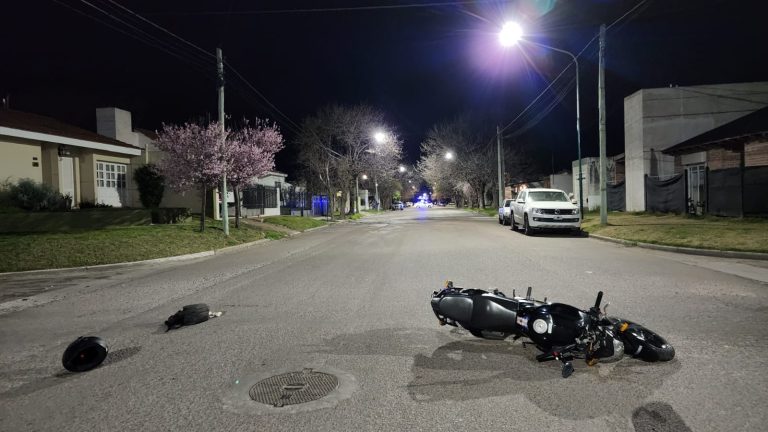 Motociclista gravemente herido tras una colisión con un auto