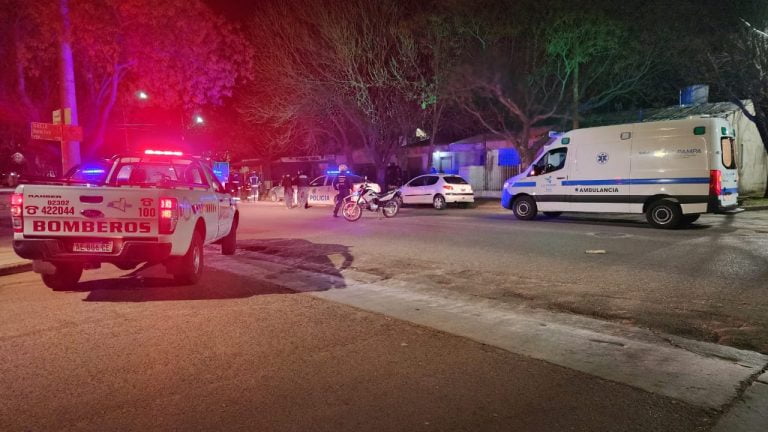 Principio de incendio durante la madrugada en pequeño galpón detrás de una vivienda