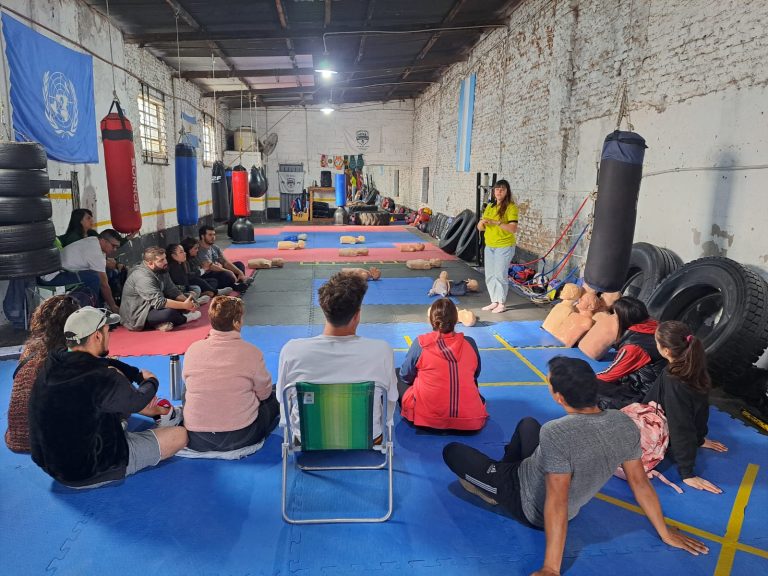 La Asociación Civil Patagónica de Kick Boxing y Artes Marciales Mixtas (A.P.K.A.M.M) organizo una Capacitación de RCP y primeros respondedores