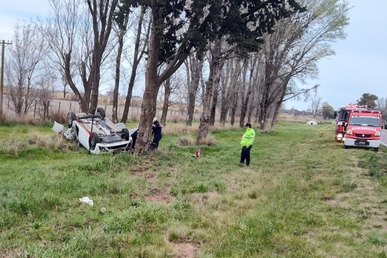 ACCIDENTE FATAL: Una conductora de Villegas falleció al volcar con su auto en la Ruta Nacional 35