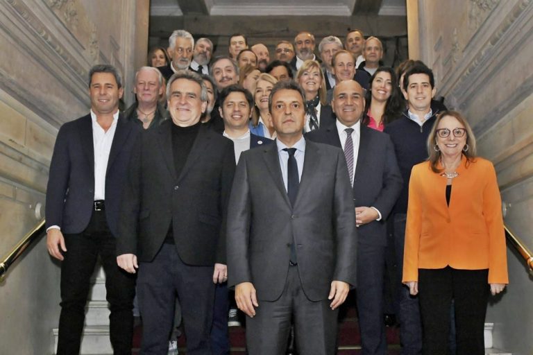 Massa y gobernadores unidos: reforzando el frente peronista en Tucumán
