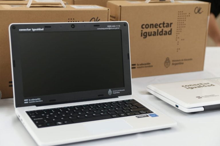 Más del 50% de alumnos de secundaria en La Pampa recibirán netbooks en 2023