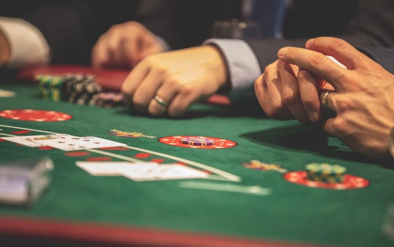 La importancia del número de barajas en el blackjack