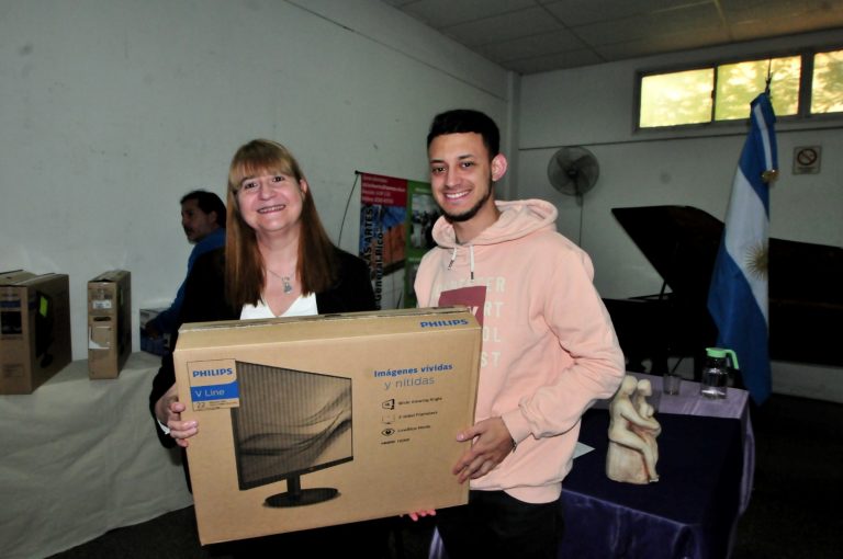 Se entregó equipamiento tecnológico al Instituto Superior de Bellas Artes