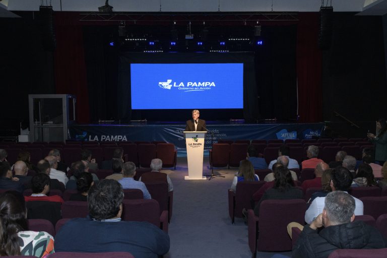 Ziliotto y en reunión con intendentes por la  nueva Ley de Coparticipación: “La defensa de La Pampa no tiene grietas”