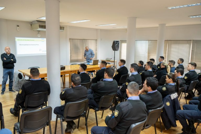 Personal policial y de tránsito recibieron charla informativa  sobre reglamentación de vehículos