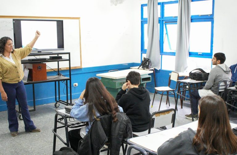 “Redescubriendo General Pico: Alumnos de la EPET N° 3 se sumergen en la historia de la ciudad con Margarita Cervio