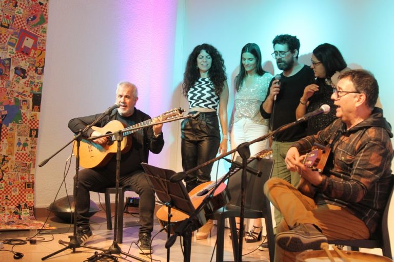 Los tríos musicales ENobrA y Tridente deleitaron con su música al público presente en el cierre de ÑukeCo 2023