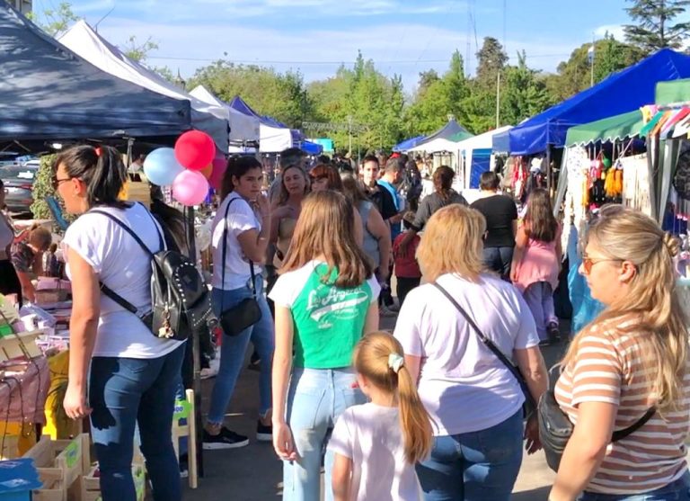 Este sábado habrá una nueva feria de Artesanos y Emprendedores