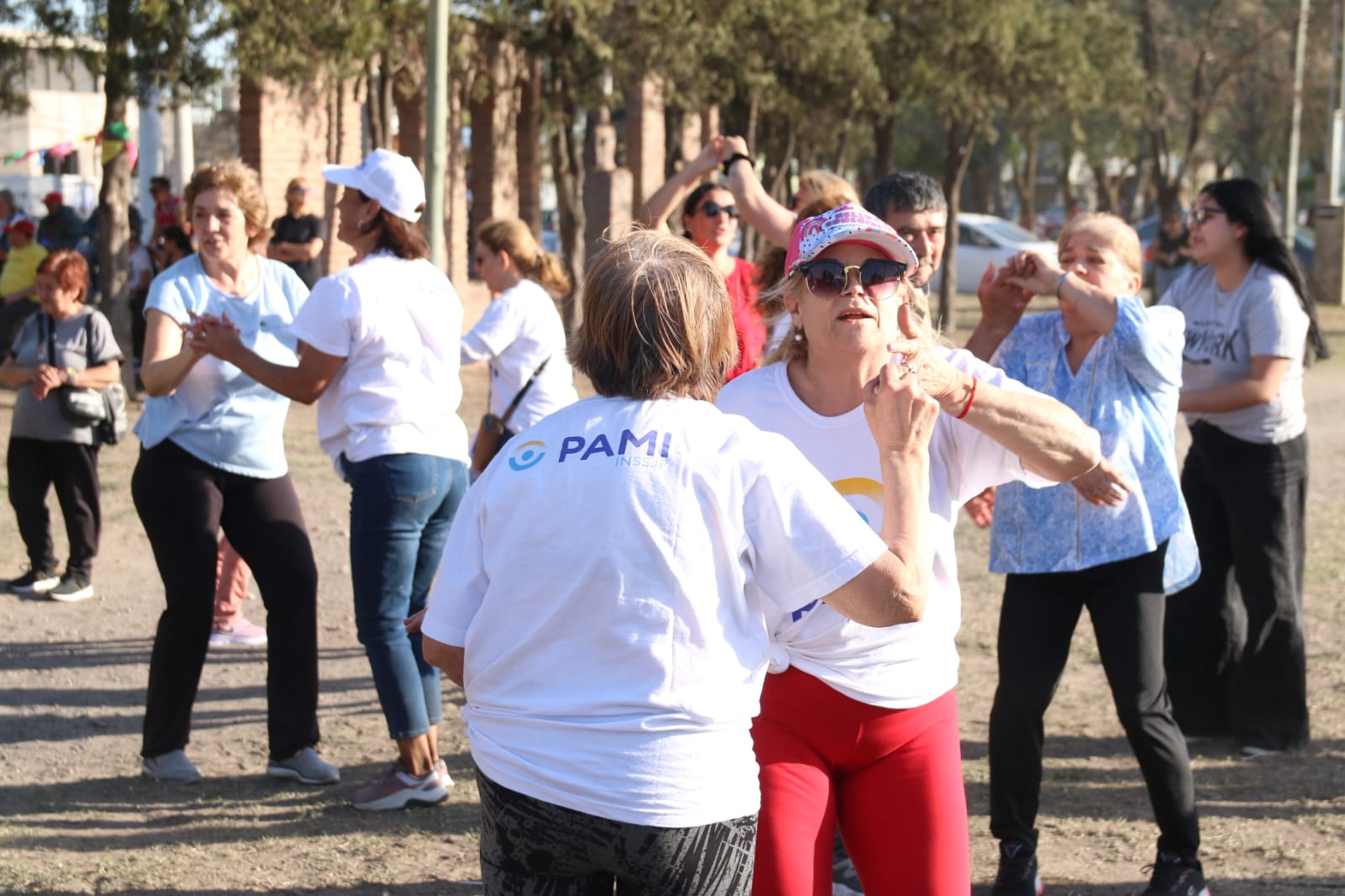 Adultos mayores de General Pico coparon El Parador y disfrutaron de su día a puro baile y juegos