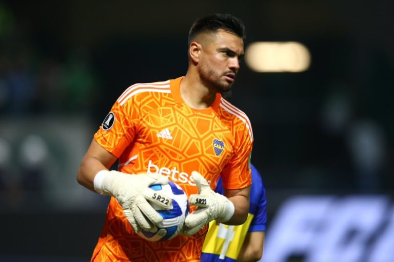 “Gigante, Chiquito”: Romero tapó 2 penales y Boca vuelve a una final de Copa Libertadores