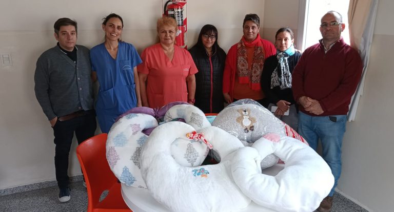 Donación de “Niditos de Contención” a los servicios de Neonatología y Pediatría del taller de costura solidaria del Servicio de Base del barrio Julio A. Roca