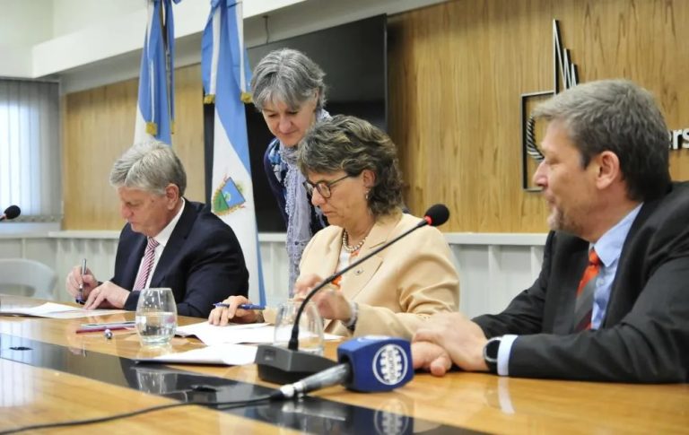 La Pampa: firman convenio entre el gobierno y la UNLPam para comenzar a implementar boleto estudiantil interurbano gratuito