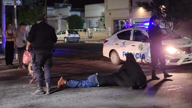 Un motociclista perdió el control del rodado y terminó cayó pesadamente al asfalto