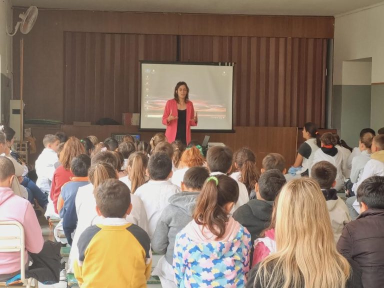 Educación + Justicia: más de 60 alumnos de la escuela primaria de Villa Mirasol recibieron una charla sobre uso responsable de redes sociales