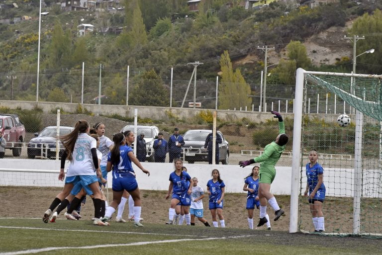 Araucanía 2023: La Pampa sumó 9 medallas en natación, mientras el fútbol femenino, el básquet y voley siguen invictos