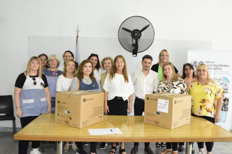 Entregaron impresoras multifunción y notebooks a instituciones educativas pampeanas