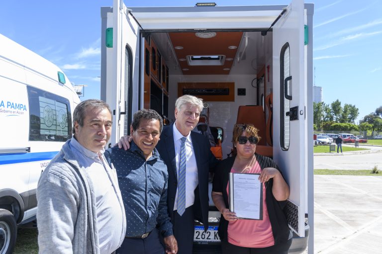 “El futuro depende de cada pampeano”: Ziliotto destacó la entrega de ambulancias y la salud pública en La Pampa
