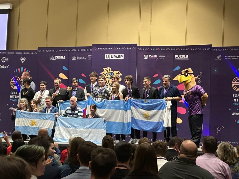 Alumnos del Club de Robótica  de Ingeniero Luiggi fueron premiados en México y visitaron la ciudad de Bariloche