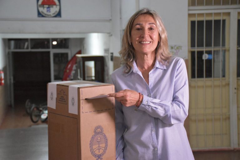 Alicia Mayoral tras votar: “celebramos la democracia y nos preparamos para fortalecer la patria”