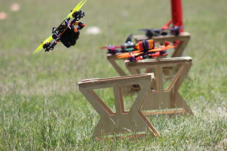 Por primera vez en La Pampa se realizará la “Copa Santa Rosa”, la carrera de drones con obstáculos en la categoría F9U