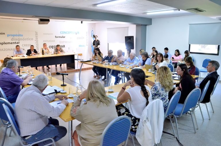 Avanza la creación del nuevo marco legal para regular el transporte por cuenta propia de empleados y estudiantes en La Pampa
