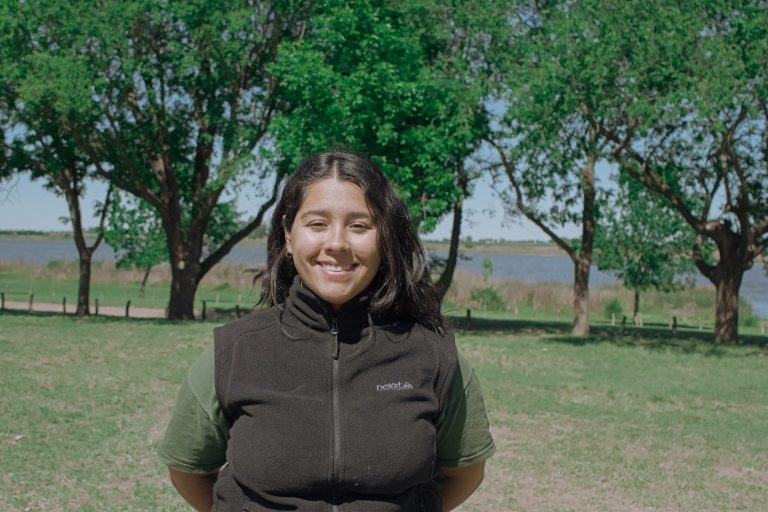 Moira Llanos, es la primera guardaparques de la Reserva Natural Urbana Delfín Pérez