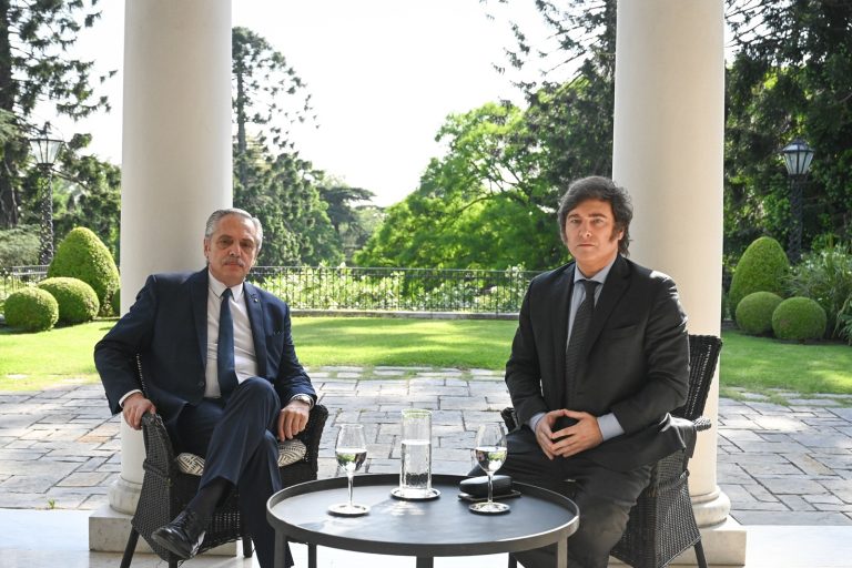 Primer encuentro de Javier Milei y Alberto Fernández en la Quinta de Olivos